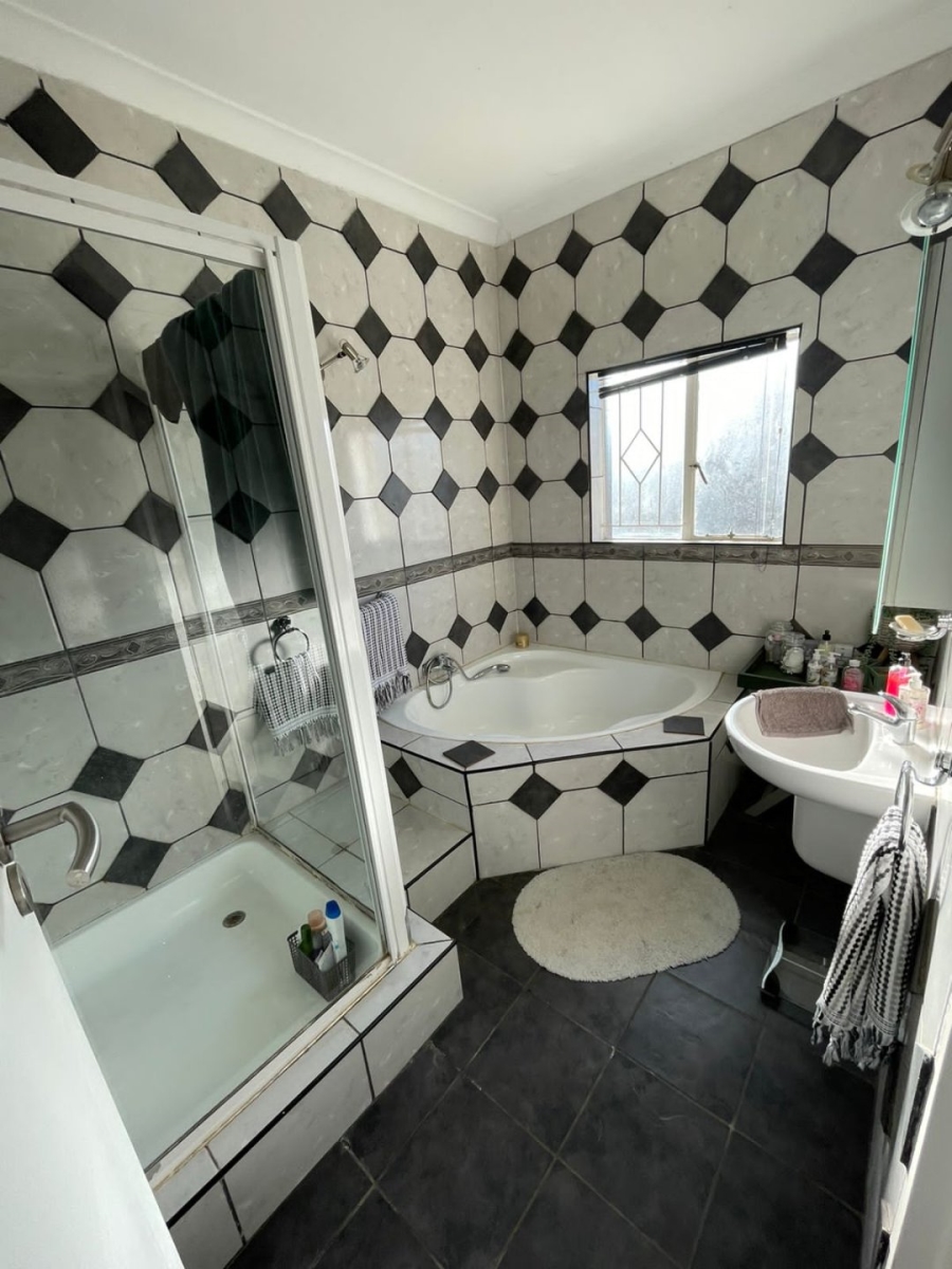  Bedroom Property for Sale in Bloemhof North West